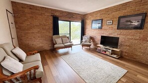 TV, DVD player - Woody Wonder Unit 2 - South West Rocks (SOUTH WEST ROCKS)