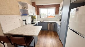 Fridge, microwave, oven, stovetop - Woody Wonder Unit 2 - South West Rocks (SOUTH WEST ROCKS)