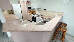 Microwave - Beachview Apartment 1 - South West Rocks (SOUTH WEST ROCKS)
