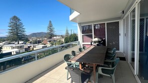 Outdoor dining - BeachView Apartment 1 - Bring your own linen (SOUTH WEST ROCKS)