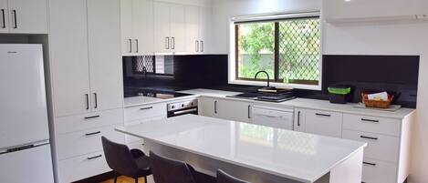 Micro-ondes, lave-vaisselle