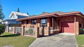 Exterior - Sutt's Retreat Accommodation - Bring your own linen (SOUTH WEST ROCKS)