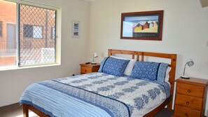 2 bedrooms, Internet - Pacific Court no.3 - South West Rocks - Bring your own Linen (SOUTH WEST ROCKS)