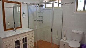 Shower - Village Centre 3 - South West Rocks (SOUTH WEST ROCKS)