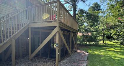 Charming Pine Forest Zen Cottage - 10 min to Fort Bragg