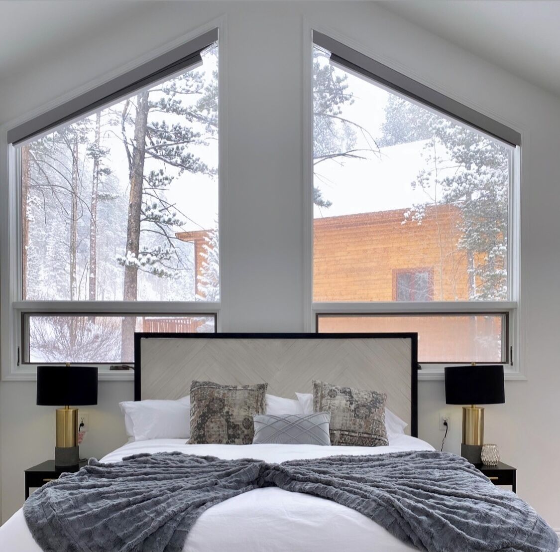 4 slaapkamers, een strijkplank/strijkijzer, reisbedje, gratis wifi