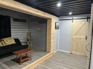 TV - THE LAKE HOUSE. <br>Beautiful Lake house across from Sacandaga lake. <br>BOOK TODAY!!! (Corinth)