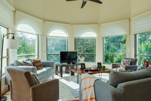 TV - Breathtaking 3 bedroom in Paseo Del Sol (Solidaridad)