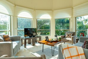 TV - Breathtaking 3 bedroom in Paseo Del Sol (Solidaridad)