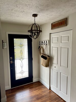 Interior - Charming Farmhouse Getaway in Plant City (Plant City)