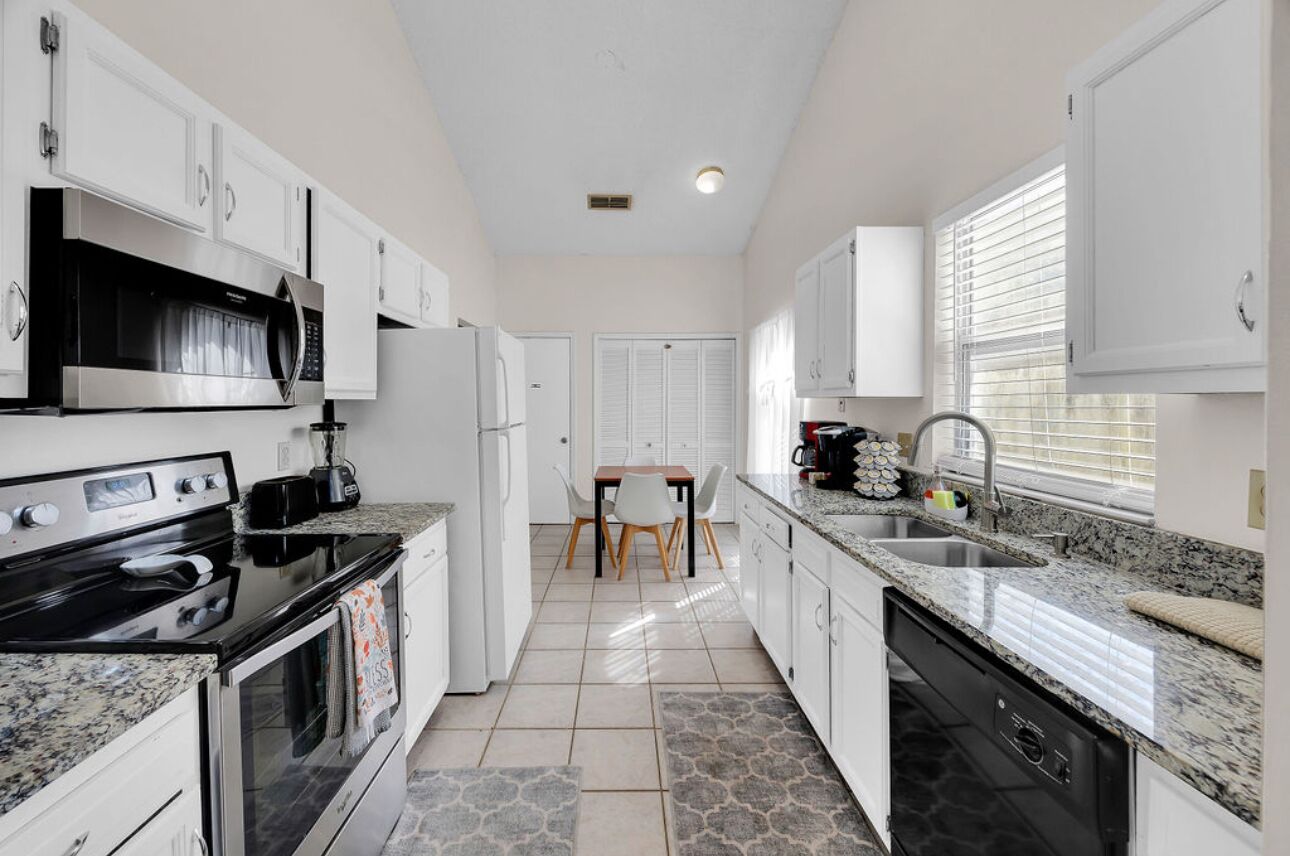 ثلاجة، ميكروويف، فرن، موقد طهي مسطح