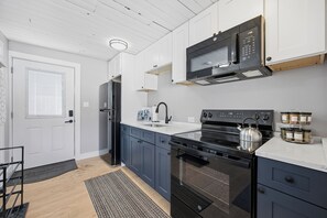 Fridge, microwave, coffee/tea maker, toaster - NEW Lakefront Escape Private Dock & Lake Views (Alton)