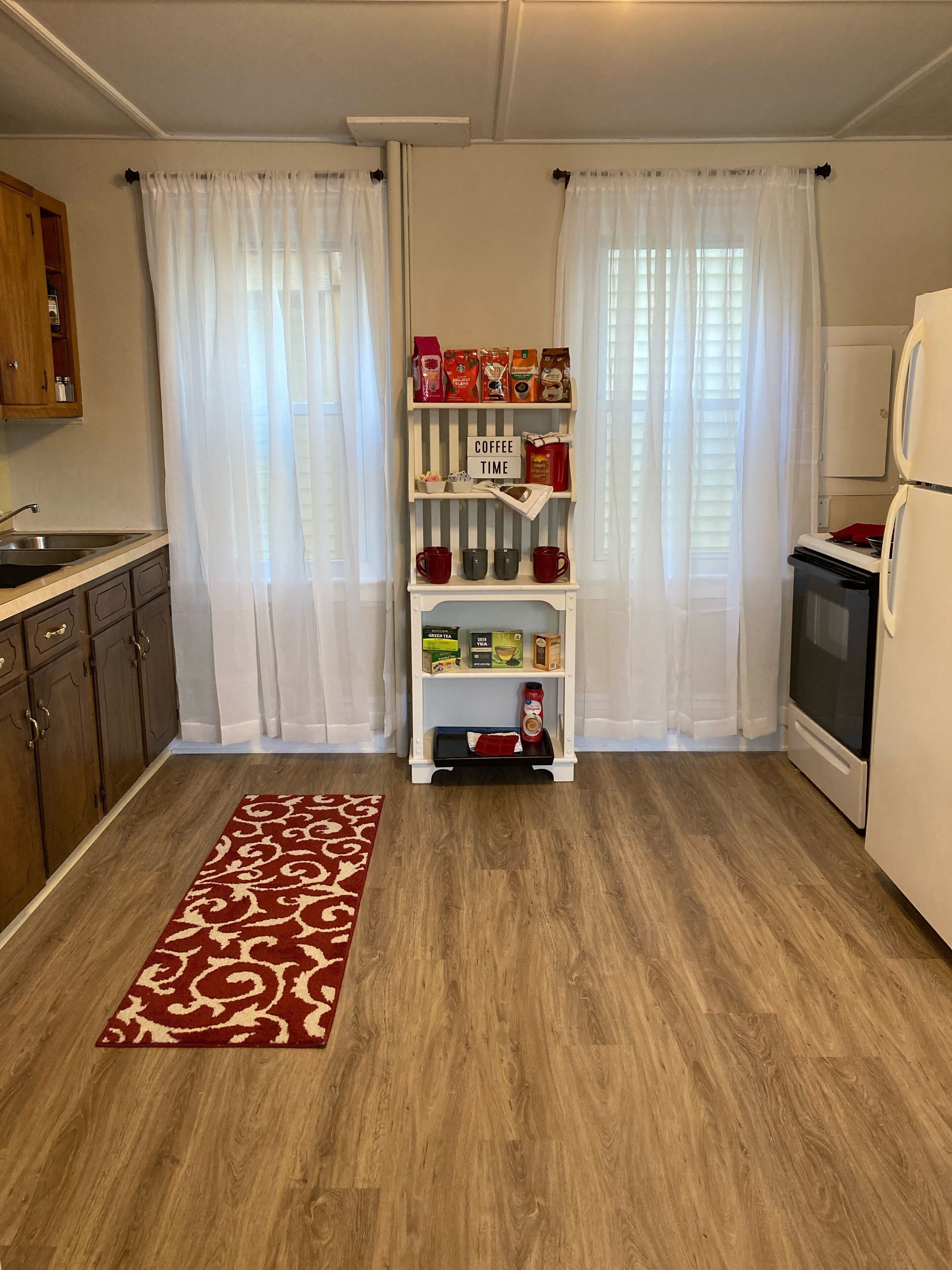 Mikroaaltouuni, uuni, astianpesukone, leivänpaahdin