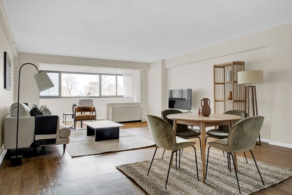 Fernseher, Stereoanlage