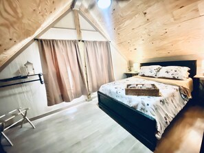 2 bedrooms, iron/ironing board, travel cot, free WiFi - ELET Cottage, Horse Encounter - Farm Stay, Loft Cabin, 35 Mins to Beach (Milton)