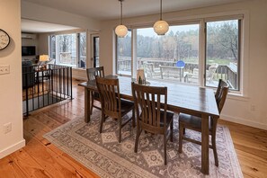 Dining - Tranquil house w/ pond, 3-hole golf course, sandy beach, bbq, firepit, & trails (Londonderry)