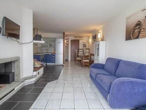 Télévision, cheminée