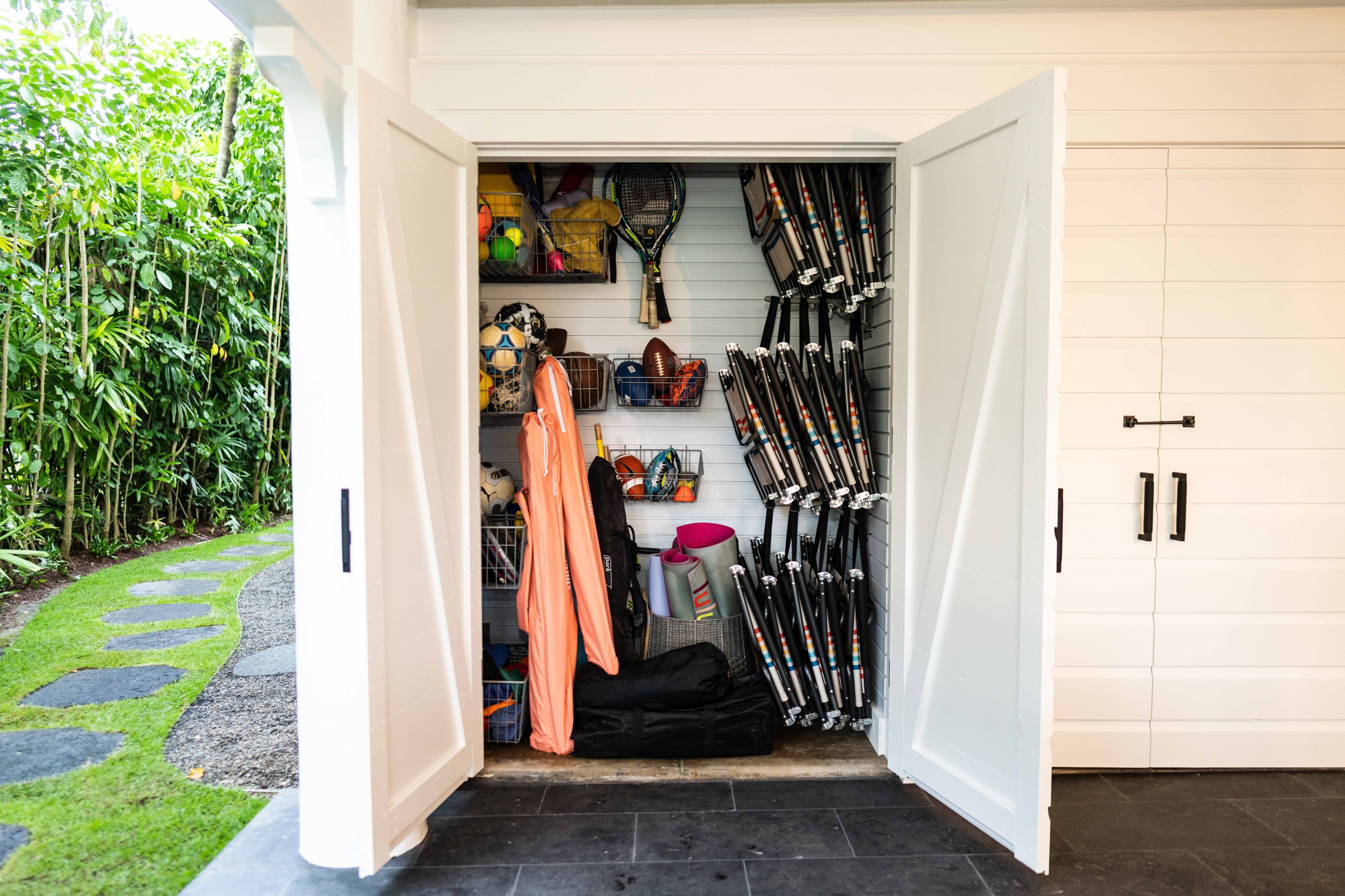 المنطقة المحيطة بالمنشأة