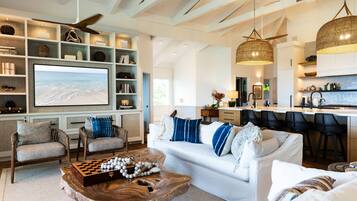 House, 5 Bedrooms | Living area | Smart TV, streaming services