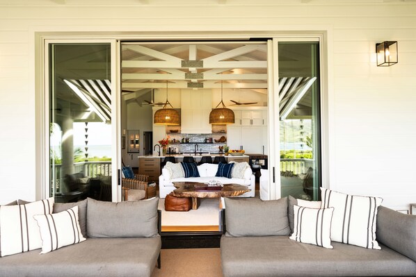 Casa, 5 habitaciones | Área de sala de estar | Smart TV y servicios de streaming 