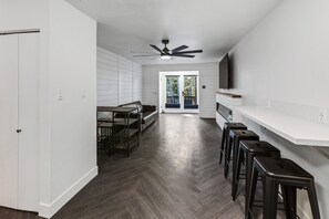 Condo, 1 Bedroom