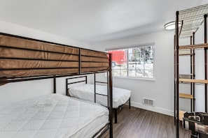 Condo, 1 phòng ngủ | 1 phòng ngủ, bàn ủi/dụng cụ ủi quần áo