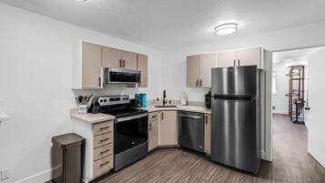 Kondominium, 1 kamar tidur | Dapur pribadi | Lemari es, microwave, oven, dan mesin pembuat kopi/teh