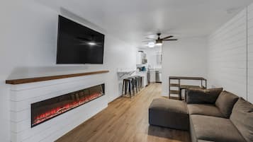 Appartement, 1 slaapkamer | Woonruimte | Smart-tv
