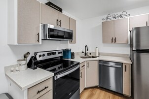 Apartamento, 1 habitación | Cocina privada | Frigorífico, microondas, horno y cafetera o tetera