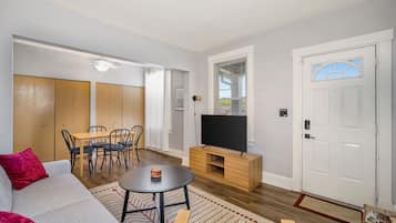 House, 1 Bedroom | Living area | Smart TV, streaming services