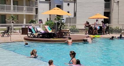 Renovated Beachfront Condo * 2 Pools *Tons of Beds (Bahia Mar #426) by RedAwning