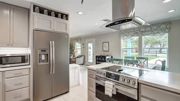 Hus, 3 soverom | Eget kjøkken | Kjøleskap, ovn, kokeplater og kaffetrakter/tekoker