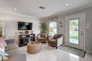 House, 3 Bedrooms | Living area | Smart TV, streaming services