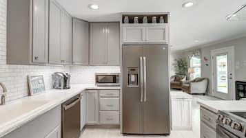 Hus, 3 soverom | Eget kjøkken | Kjøleskap, ovn, kokeplater og kaffetrakter/tekoker