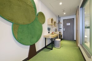 Superior-Vierbettzimmer | Minibar, Schreibtisch, kostenloses WLAN, Bettwäsche