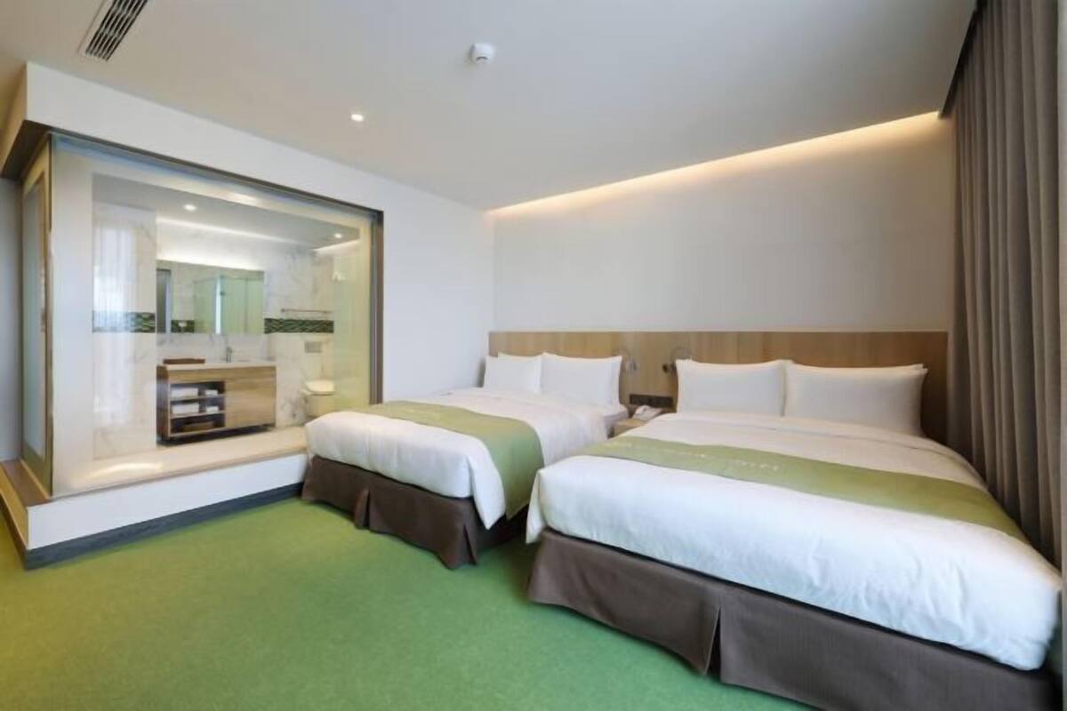 Minibar, skrivbord, gratis wi-fi och sängkläder