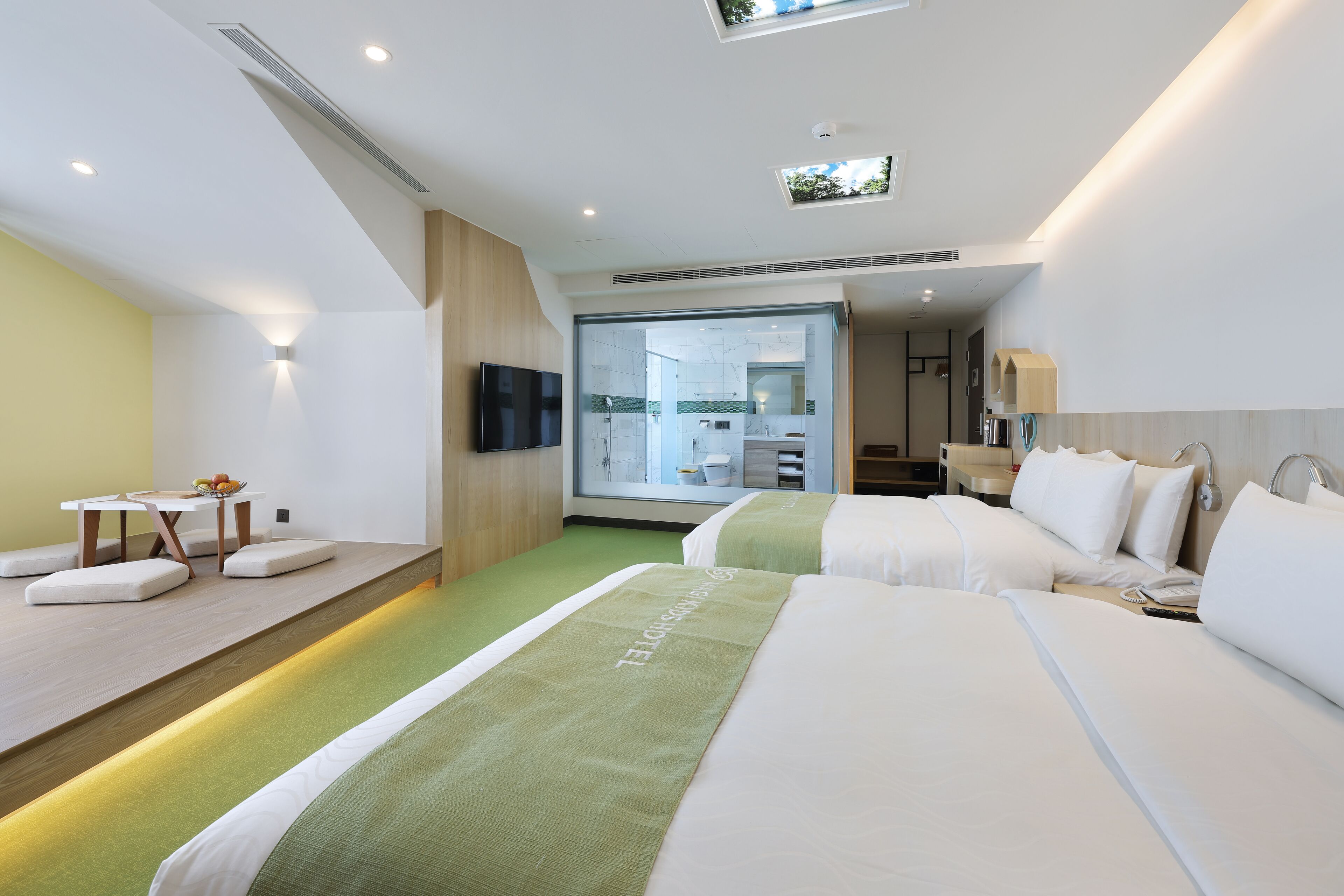 deluxe quadruple room | 1 bedroom, minibar, desk, free wifi