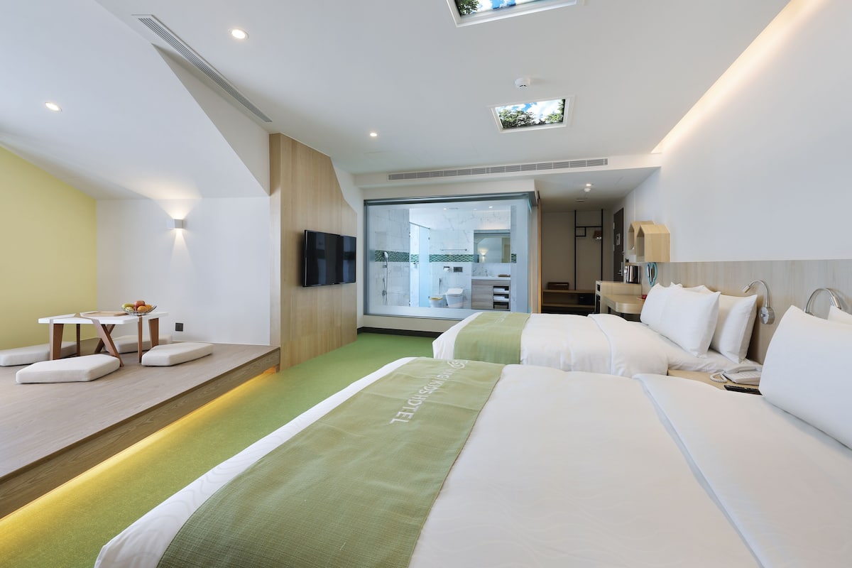 deluxe quadruple room | 1 bedroom, minibar, desk, free wifi