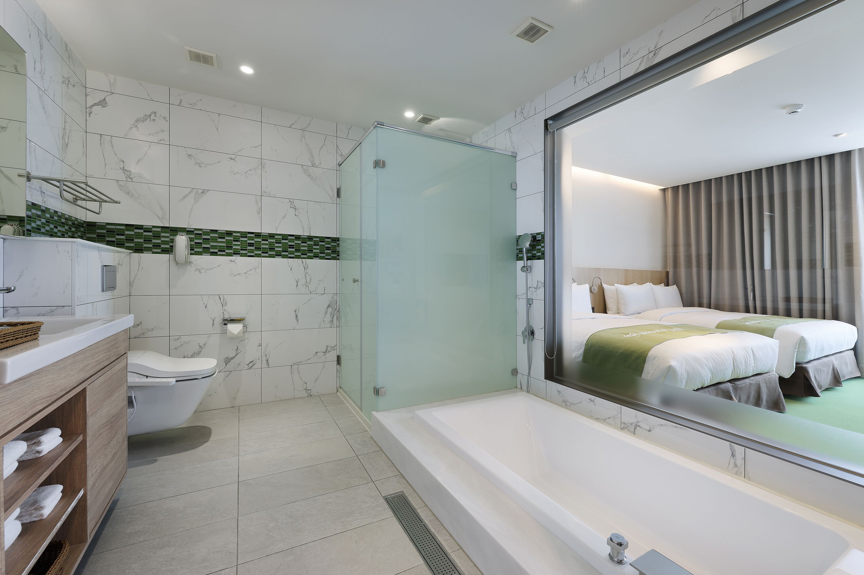 standard quadruple room | 1 bedroom, minibar, desk, free wifi