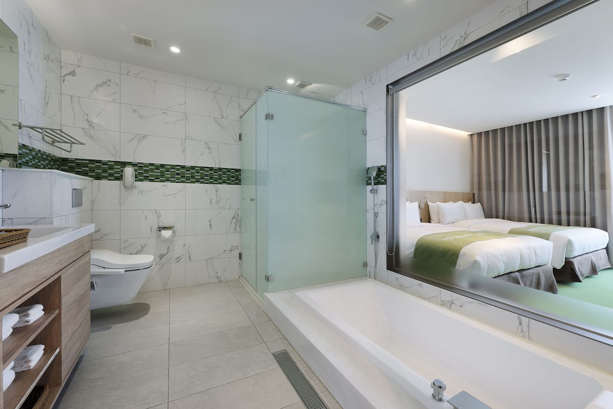 standard quadruple room | 1 bedroom, minibar, desk, free wifi