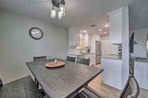 Dining - Chic Waterfront Condo w/ Private Boat Dock! (Corpus Christi)