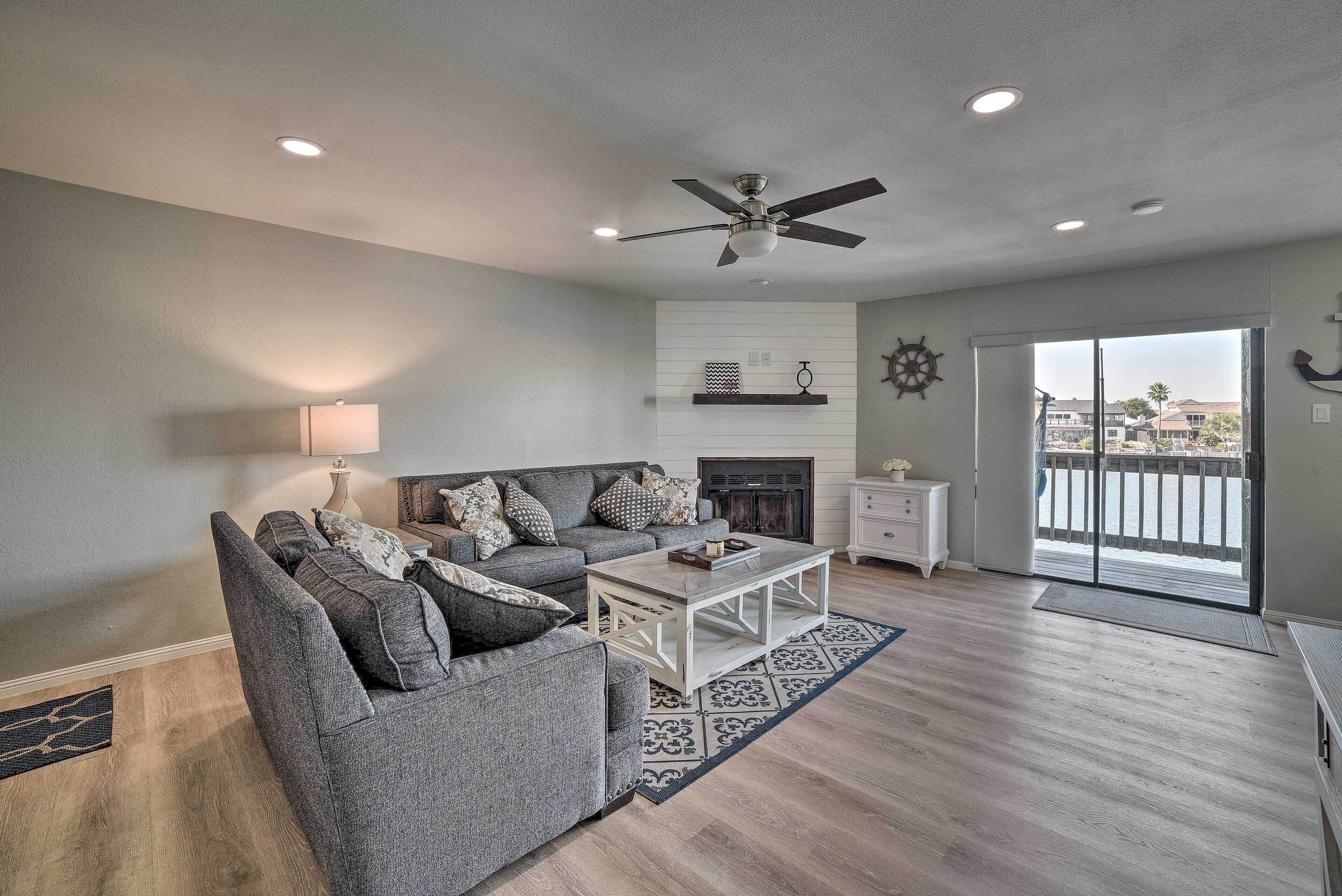 TV, fireplace, music library, video library