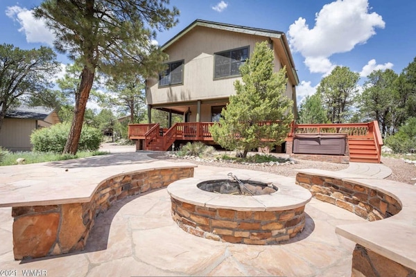 Backyard firepit & hot tub