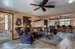 تلفزيون ذكي، مدفأة، مشغل دي في دي، تنس طاولة