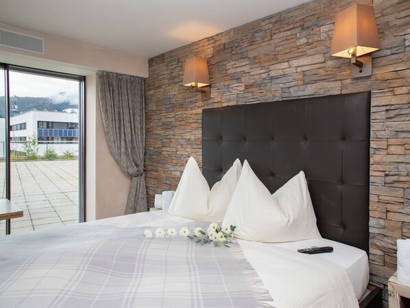 2 bedrooms, iron/ironing board, WiFi