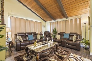 Interior - Amazing 4 BDRM 2 Bath Home With Breathtaking  Views! (Spring Valley)