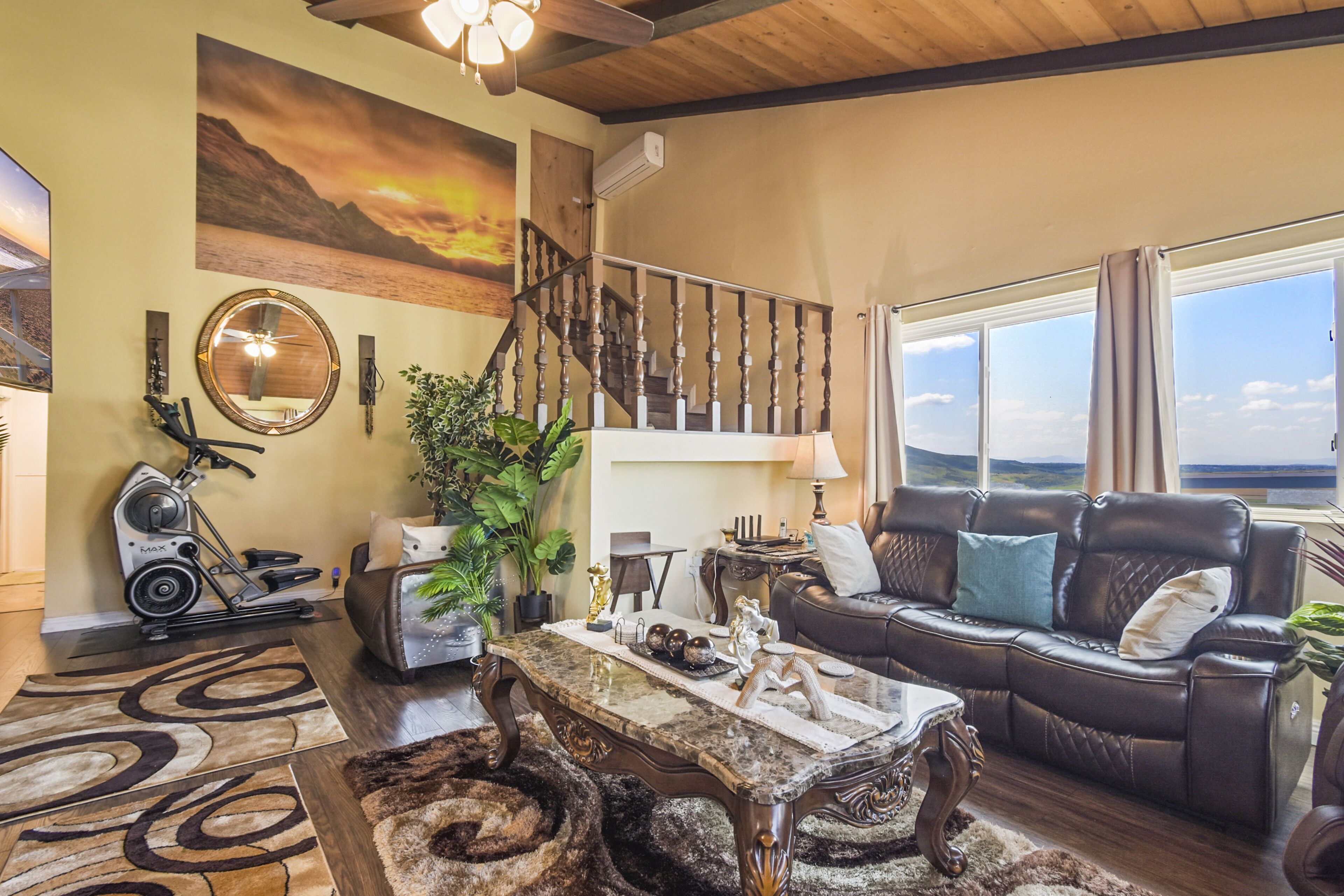 Smart TV, fireplace, DVD player, stereo