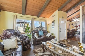 Interior - Amazing 4 BDRM 2 Bath Home With Breathtaking  Views! (Spring Valley)