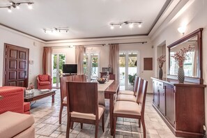 Luxury Villa, Private Bathroom (Villa Anna) | Restaurant