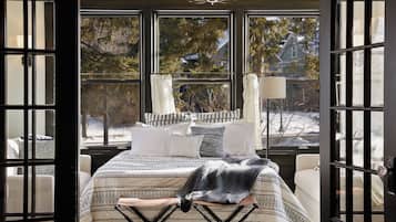 6 bedrooms, iron/ironing board, travel cot, WiFi